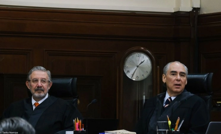 El oficio fue recibido en la ponencia del Ministro José Fernando Franco González Salas (a la derecha), a cargo del proyecto de resolución del recurso promovido por el PRI  en contra de la denominada Ley Bonilla. A la izquierda, el ministro Luis María Aguilar. Foto Cuartoscuro / archivo