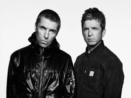 El disco, que contiene los éxitos 'Supersonic' y 'Live Forever', registró un aumento del 408% en ventas y descargas en una semana, coincidiendo con el lanzamiento de una versión por su trigésimo aniversario, que incluye sesiones de grabación. Foto Europa Press