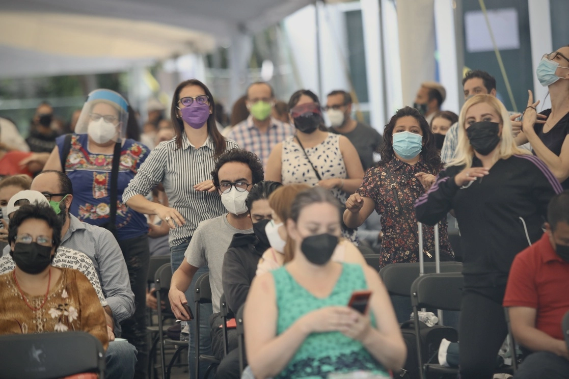 En el Campo Marte, continúa la vacunación a personas de 40 a 49 años, el 10 de junio de 2021. Foto Yazmín Ortega Cortés