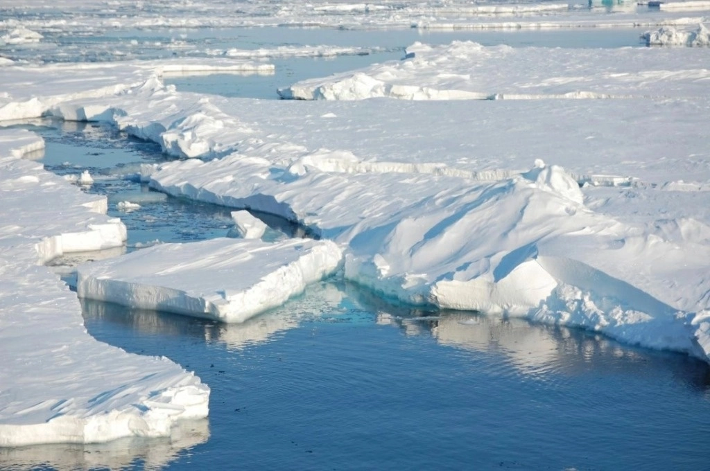 En septiembre, el Centro Nacional de Información sobre Hielo y Nieve informó que el mínimo de hielo marino del Ártico de este año fue uno de los más bajos registrados desde 1978. Foto Ap /  Archivo