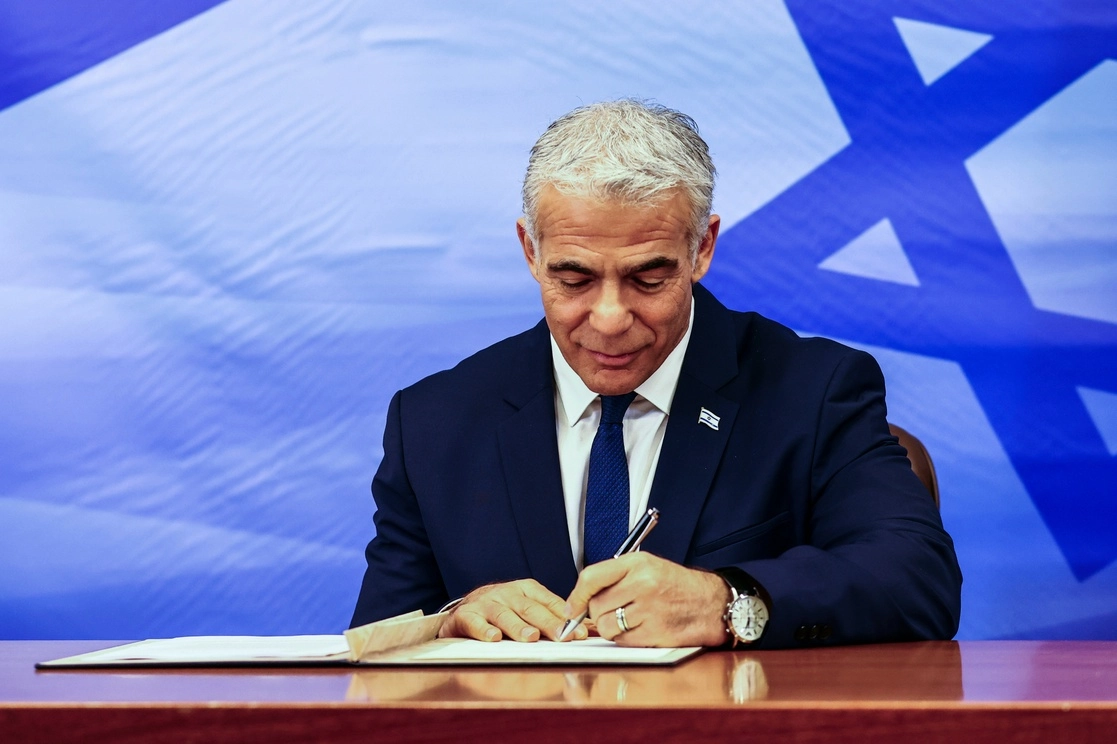 El primer ministro israelí, Yair Lapid, reconoció su derrota ante el ex primer ministro Benjamin Netanyahu en las elecciones parlamentarias de esta semana. Foto Ap
