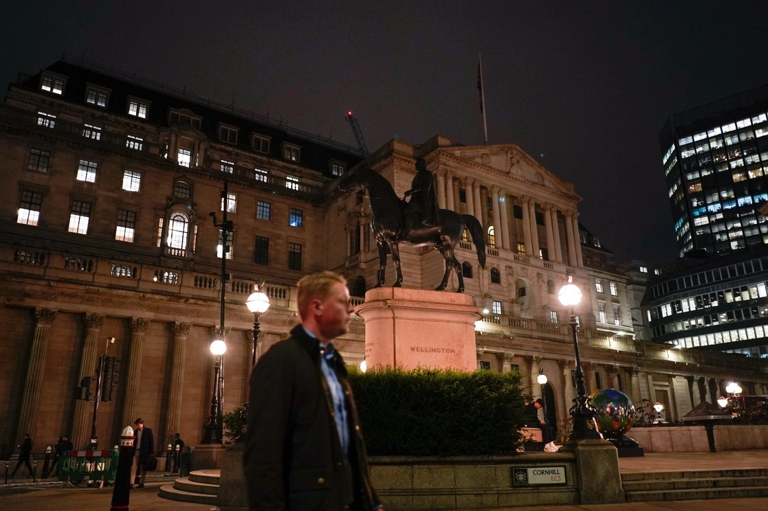 Exterior del Banco de Inglaterra en el distrito financiero de la ciudad de Londres. Foto Ap