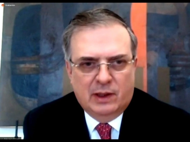 El canciller Ebrard participó vía remota en la sesión III del Seminario Quo Vadis Europa, con el título Europa y América Latina: socios en el multilateralismo, el cambio climático y la inclusión social, organizado por la Universidad Internacional Melendez Pelayo. Imagen tomada de la transmisión en vivo 