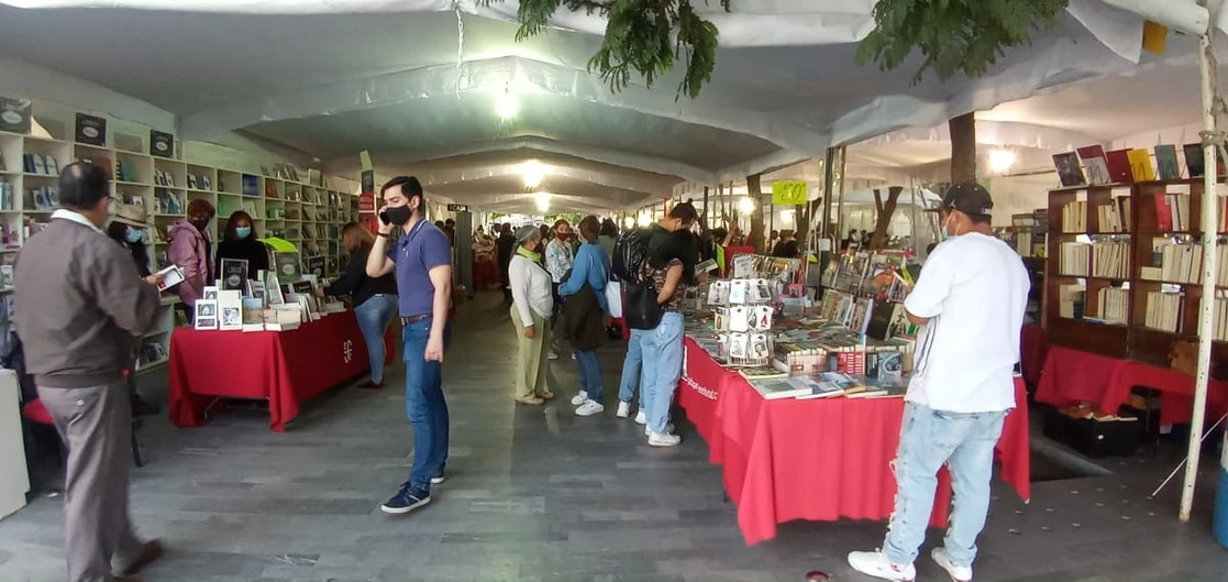 Las actividades de la décima edición de la Feria del Libro de la Alameda Central concluirán el próximo domingo. Foto Javier Hernández Chelico