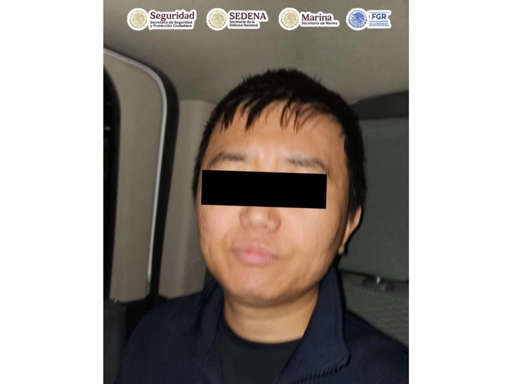 Zhi Dong fue solicitado en extradición por su probable responsabilidad en los delitos de asociación delictuosa, contra la salud y operaciones con recursos de procedencia ilícita, ya que es requerido por la Corte Federal para el Distrito Este de Nueva York y la Corte Federal de Distrito Norte de Georgia, en los Estados Unidos. Foto FGR 