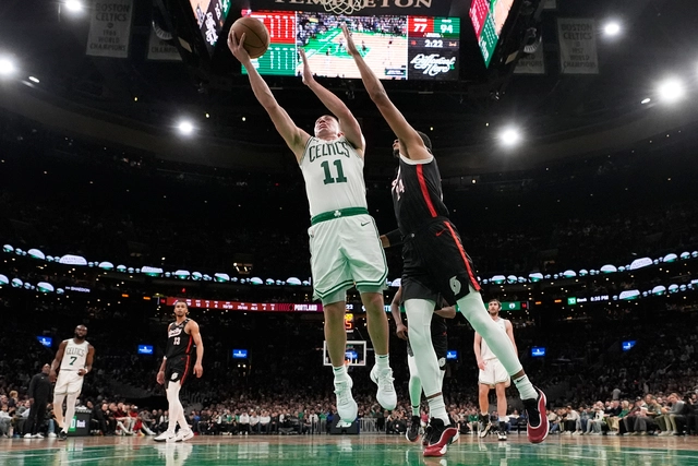 Con Pritchard y White acribillando desde la línea exterior, los Celtics dominaron con claridad el partido. Foto 