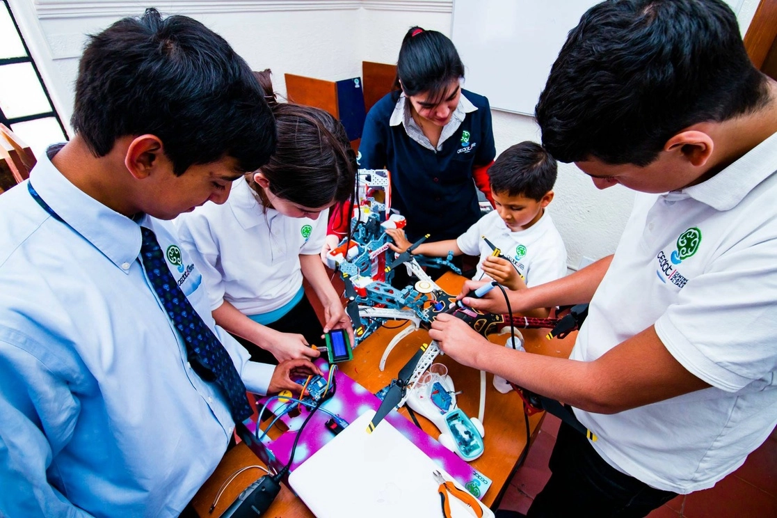 Un país pierde 70 mil dólares en promedio por cada joven talento que sale a otra nación para desarrollarse, según estimaciones del Departamento de Educación de Estados Unidos. Foto tomada del sitio http://www.cedat.com.mx/