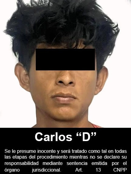 Además, 428 cartuchos y 17 cargadores de diferentes calibres, así como bolsas de plástico con marihuana, cocaína y metanfetamina. Foto FGR Chiapas

