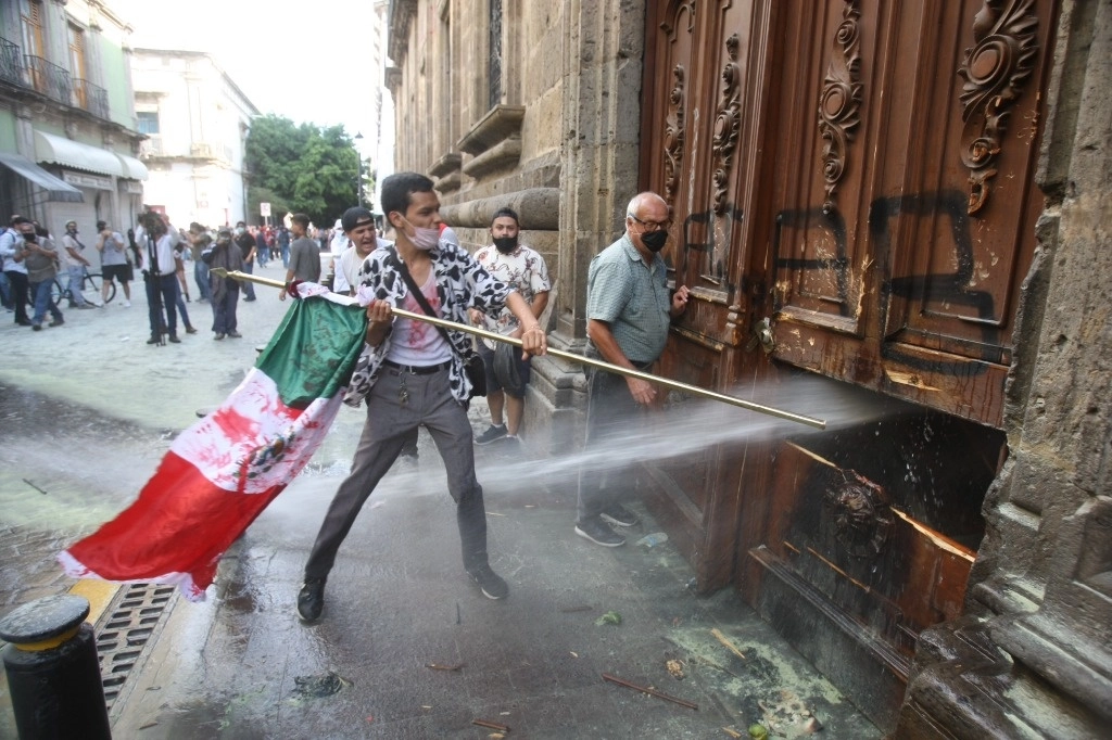 En junio de 2020 se desataron violentas protestas en Jalisco por el asesinato de Giovanni López a manos de policías de Ixtlahuacán. Foto Arturo Campos Cedillo