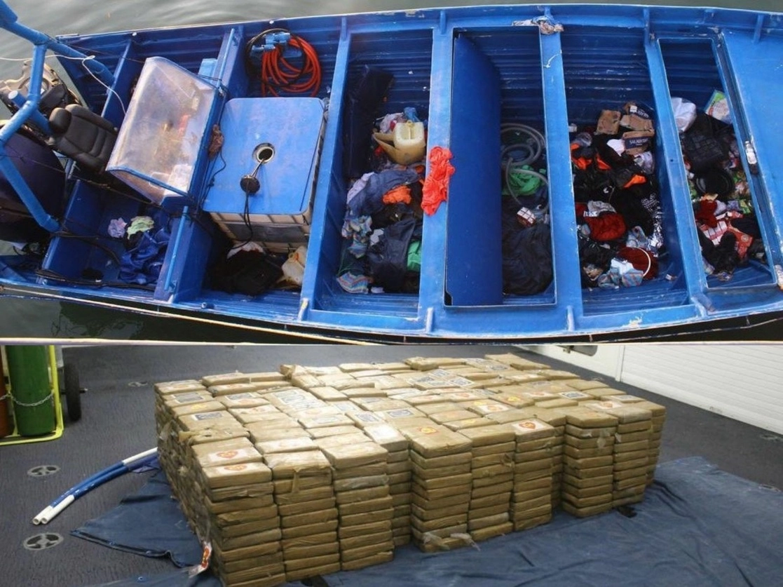 En la imagen, la lancha de los siete tripulantes que transportaban más de una tonelada de cocaína, y que fueron detenidos por la Secretaría de Marina (Semar), el pasado 21 de octubre, frente a las costas de Manzanillo, Colima. Foto Semar 