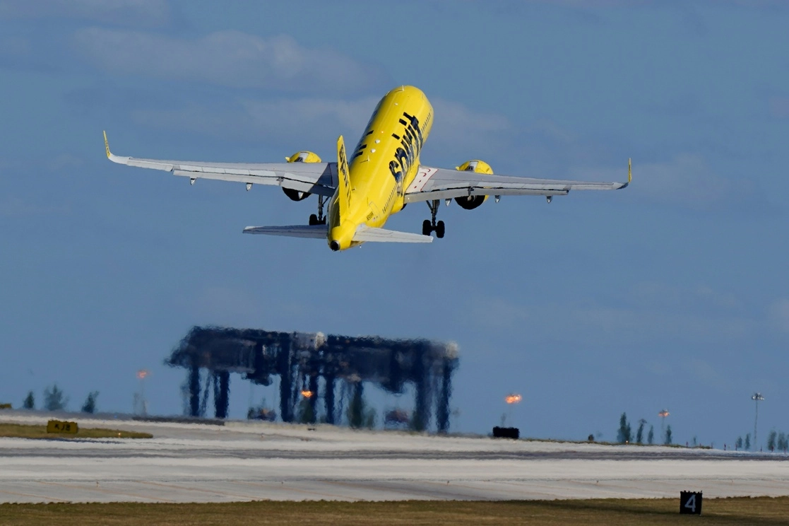 Una mujer de Michigan será procesada por agredir a una mujer y decirle un insulto racial durante un vuelo de Spirit Airlines a Detroit. Foto Ap