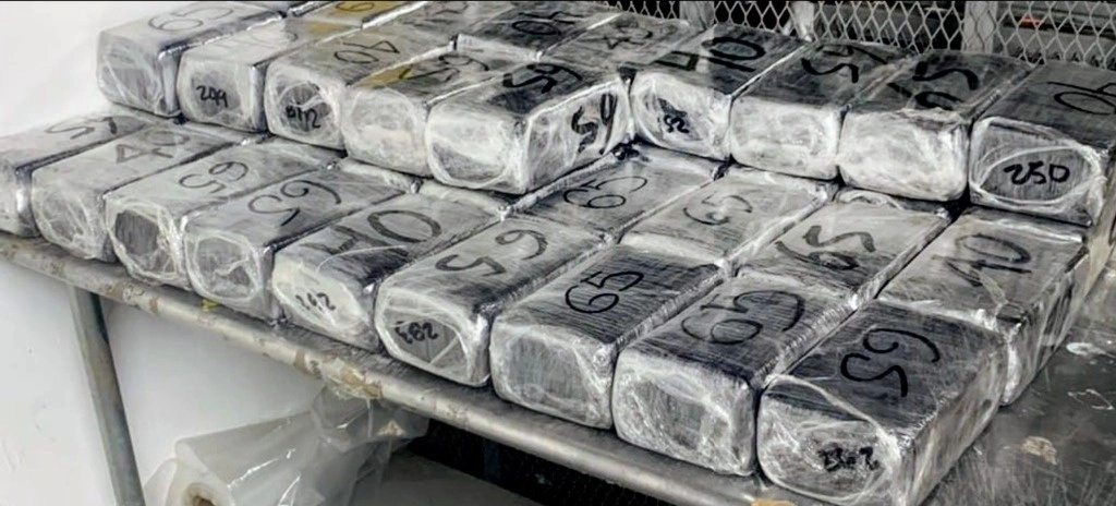 La droga era transportada en 553 paquetes en un doble fondo de un vehículo que cargaba accesorios electrónicos con destino a San Diego, California. Foto 'La Jornada'