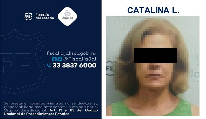 Catalina L. fue sorprendida por ciudadanos justo en el momento en que presuntamente arrastraba con su camioneta Nissan Kicks, color gris, a un canino criollo . Foto Fiscalía Jalisco 