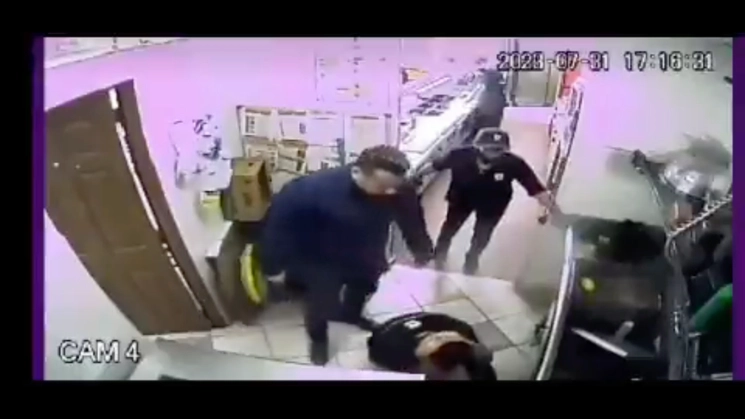 Fernando N, alias 'El Tiburón', será procesado por el delito de homicidio calificado en grado de tentativa, tras haber golpeado a un adolescente de 15 años de edad dentro de un establecimiento Subway. Foto tomada de video difundido a través de redes sociales