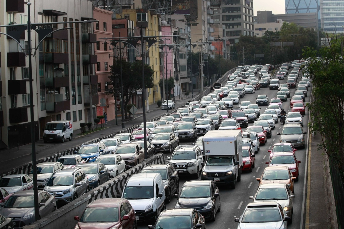 A un año del desplome total en las exportaciones y producción de autos en México, como consecuencia de la pandemia, la industria automotriz observó un disparo en los crecimientos, según datos del Inegi. Foto Alfredo Domínguez / Archivo