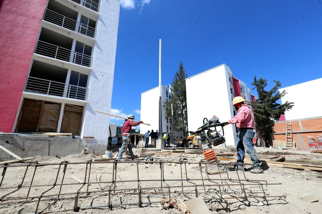 El valor de la producción de las empresas constructoras aceleró su recuperación. En noviembre de 2022 registró un incremento de 2.5%. Foto Roberto García Ortiz / Archivo 