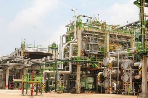 Aspecto parcial de la refinería Lázaro Cárdenas, en Veracruz. Foto Archivo / La Jornada