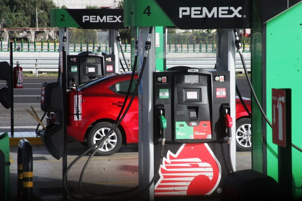 Gasolinera en la Autopista México -Pachuca. Foto Roberto García Rivas/ archivo