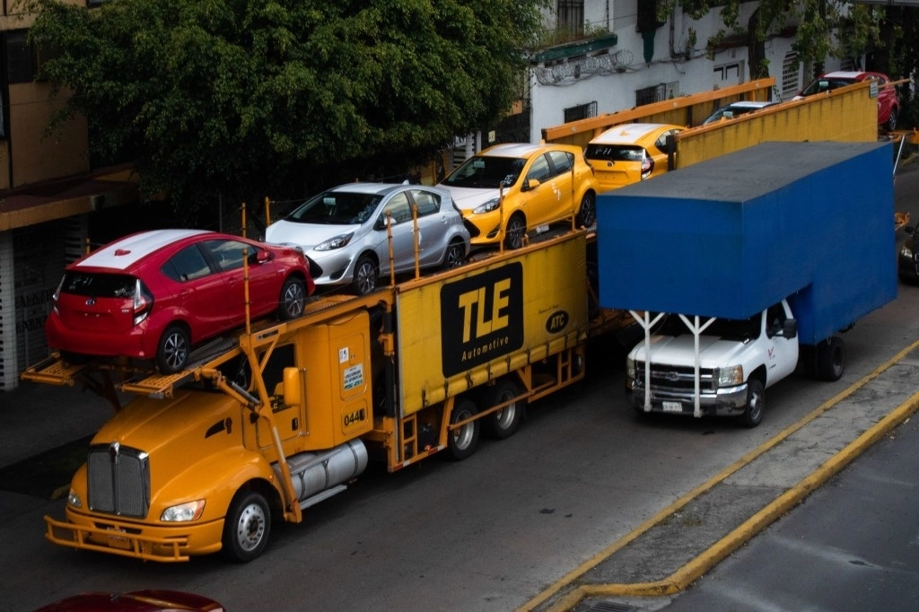 Transportación de autos nuevos. Foto Cuartoscuro / archivo 