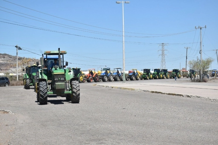 Productores agrícolas protestas en las instalaciones de Pemex en Topolobampo, Sinaloa. Foto El Debate / Archivo
