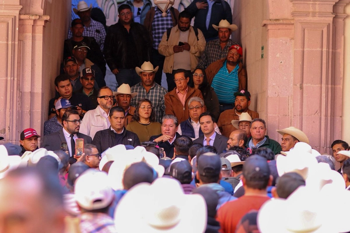 Los productores de frijol acusaron al gobierno de David Monreal de incumplir el precio pactado de 27 pesos por kilo, mientras los “coyotes” compran entre 5 y 8 pesos ante la falta de liquidez en plena cosecha. Foto