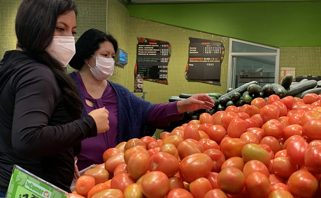 El jitomate reportó un aumento del 33.33 por ciento, según datos de la Alianza Nacional de Pequeños Comerciantes (Anpec). Foto María Luisa Severiano / Archivo