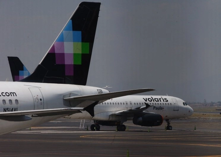 La Profeco colocó este jueves sellos de suspensión a las aerolíneas Volaris y Viva Aerobús por cobrar el equipaje de mano. Foto Guillermo Sologuren/ Archivo 