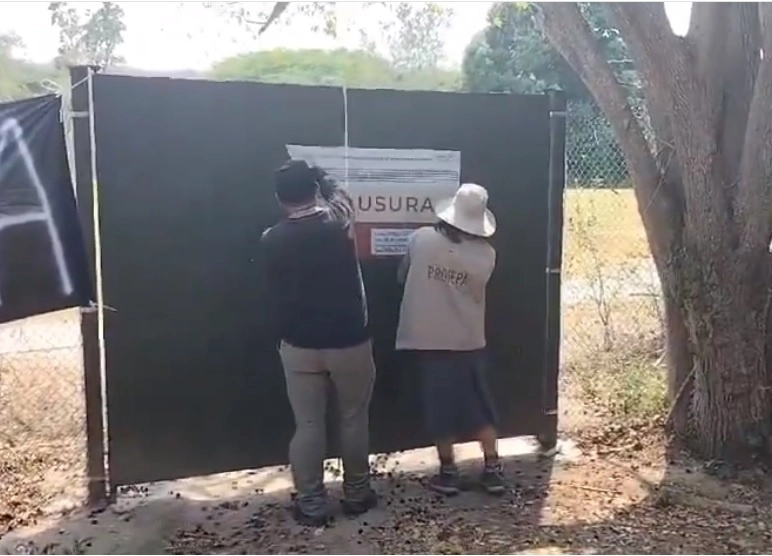 Personal de Profepa retiró los sellos de suspensión. Foto La Jornada
