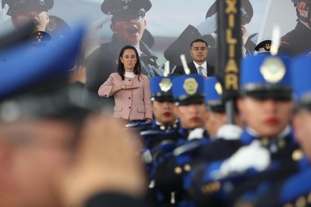 La jefa del Gobierno capitalino, Claudia Sheinbaum, encabeza la ceremonia de reconocimiento a la policía de la Ciudad de México, el 26 de enero de 2023. Foto Yazmín Ortega Cortés