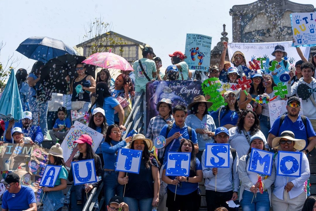 Aunque es una condición del neurodesarrollo que no tiene cura, con una atención oportuna la persona puede desarrollar habilidades sociales que le permitan tener una buena calidad de vida.