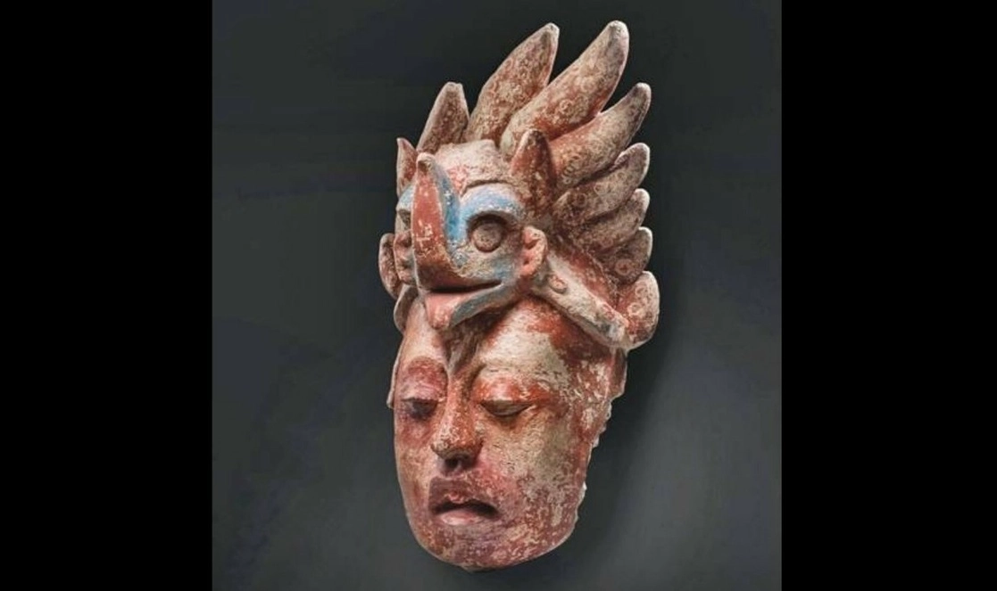 Gran cabeza de dignatario maya, nombre con el que se identifica la pieza. Imagen tomada del sitio de la subastadora www.christies.com


