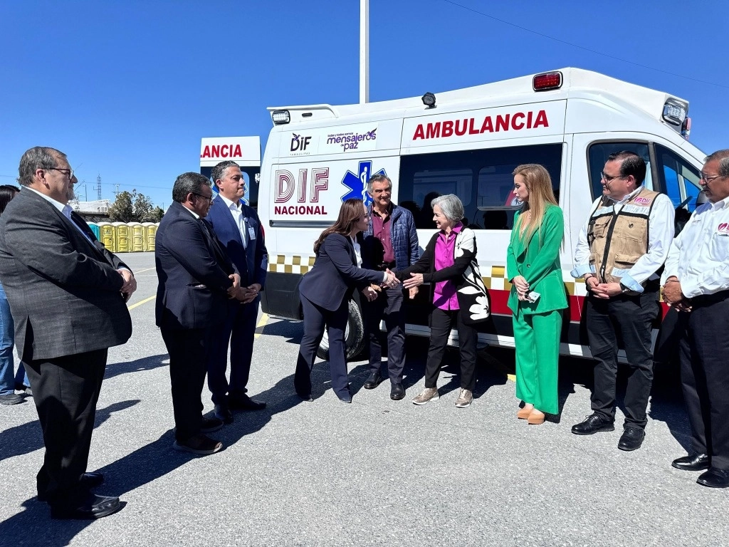 El gobernador Américo Villarreal Anaya, la alcaldesa Carmen Lilia Canturosas Villarreal y el cónsul de México en Laredo, Texas, Juan Carlos Mendoza, supervisaron las acciones implementadas para mejorar la atención a los migrantes retornados. Foto @Carmenliliacrv
