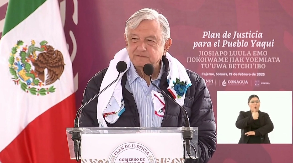 Al supervisar los avances en las obras del 18 distrito de riego y el acueducto para dotar de agua a los ocho pueblos yaquis, el presidente Andrés Manuel López Obrador ofreció a los pueblos yaquis que se concluirán las obras de ese distrito de riego y el acueducto. Foto @lopezobrador_
