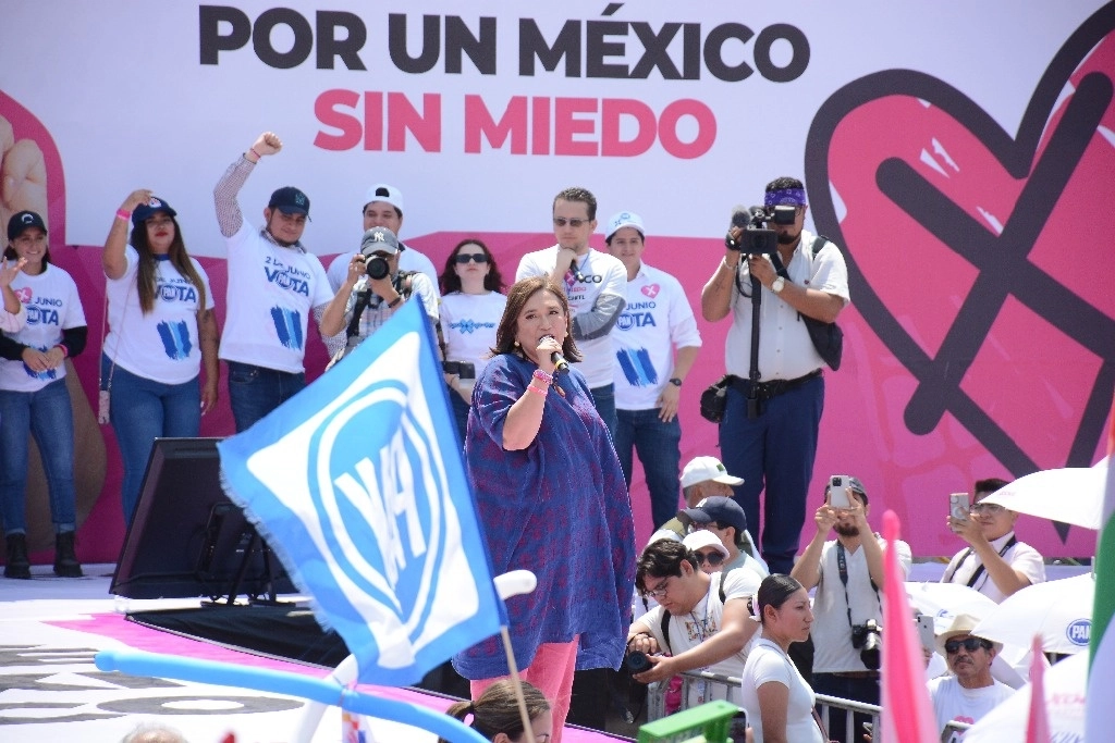 La abanderada del PAN-PRI-PRD reiteró su compromiso con las madres buscadoras, a quienes indicó, se les continúa cerrando la puerta. Foto Claudio Bañuelos