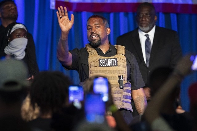 Kanye West celebró ayer su primer acto de campaña electoral en su carrera hacia la Casa Blanca, en North Charleston, Carolina del Sur. Foto Ap 