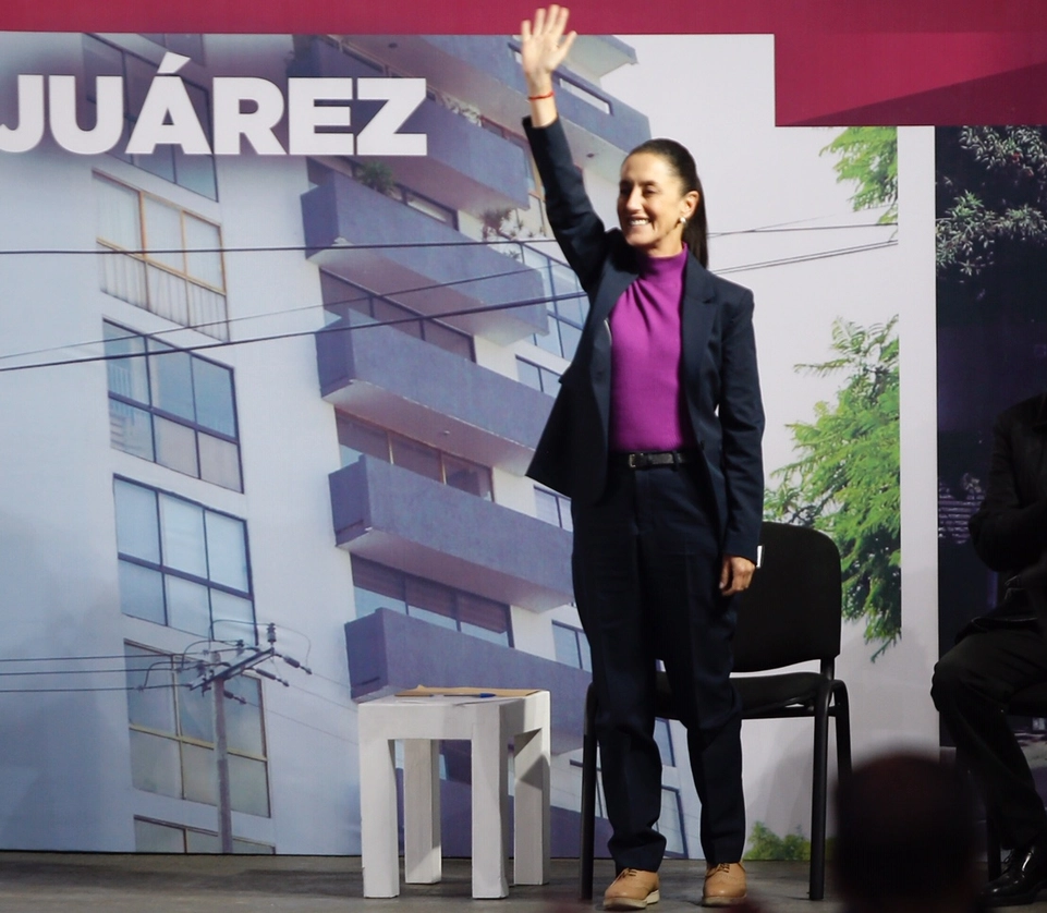 La jefa de Gobierno de la CDMX, Claudia Sheinbaum durante su encuentro con habitantes de la Alcaldía BJ. Foto Guillermo Sologuren