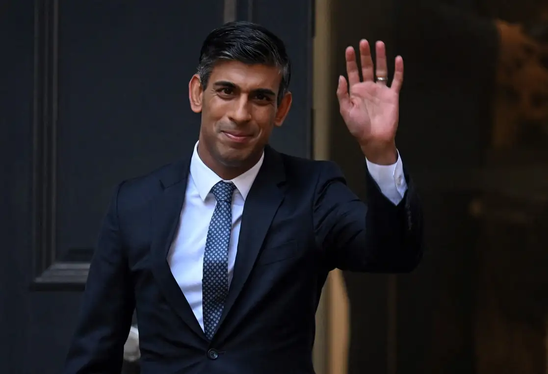El nuevo líder de los conservadores británicos, Rishi Sunak, prometió aportar "estabilidad y unidad" al Reino Unido en un momento de grave crisis, el 24 de octubre de 2022. Foto Afp 