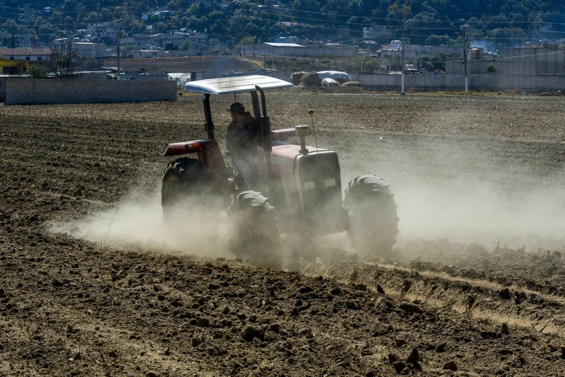 Trabajadores del campo en Tenango del Valle, Estado de México. Foto Cuartoscuro