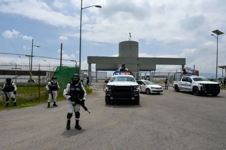 Elementos de la GN en las inmediaciones del penal de máxima seguridad del El Altiplano. Foto Cuartoscuro / Archivo
