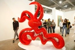 Recorrido por Zona Maco, montada en el Centro Banamex, en febrero de 2019. Roberto García Ortíz