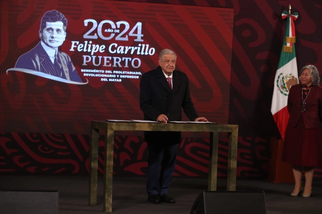 El presidente López Obrador, durante su último informe presentado ante los medios, en Palacio Nacional, el 30 de septiembre de 2024. Foto María Luisa Severiano

