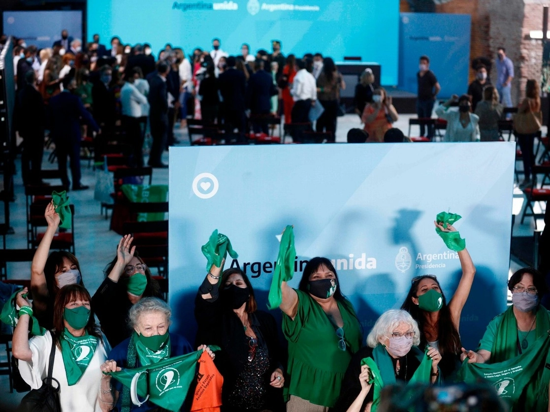 Al momento hay mil 500 detenidas por intentar un legrado. La imagen, ayer en Buenos Aires. Foto Afp