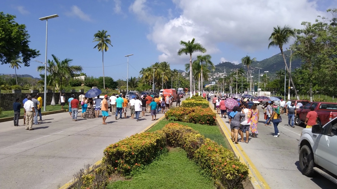 Bloqueo de propietarios de viveros y productores de plantas en Acapulco, Guerrero. Foto Héctor Briseño