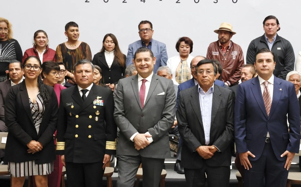 Alejandro Armenta argumentó que, cuando liberan a un delincuente sexual, sale y aunque haya tenido un proceso de incorporación social, sus impulsos sexuales no se limitan y puede incurrir nuevamente en el delito. Foto @armentapuebla_
