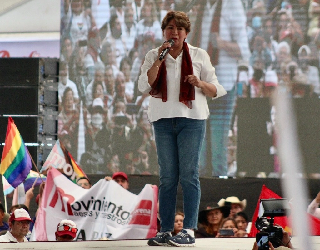 La candidata a la gubernatura mexiquense por la coalición “Juntos Haremos Historia”, Delfina Gómez Álvarez, afirmó hoy que su gobierno no permanecerá insensible y no dejará de ser empático con las familias que sufren alguna desaparición o un feminicidio. Foto Javier Salinas Cesáreo