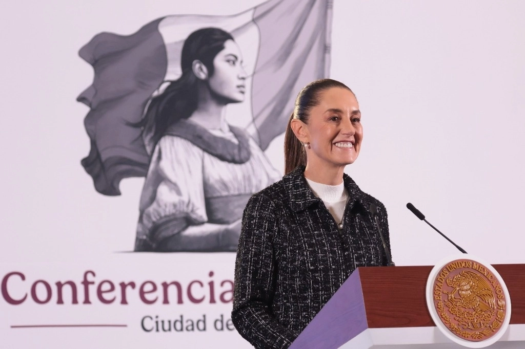 Sheinbaum admitió que en 2025 “se prevén desafíos importantes para la economía mexicana, como la estabilización de los precios energéticos y la presión inflacionaria causada por factores externos, entre ellos eventos climáticos y tensiones geopolíticas, los cuales podrían impactar el precio de los bienes básicos y el consumo nacional”. Foto Presidencia 