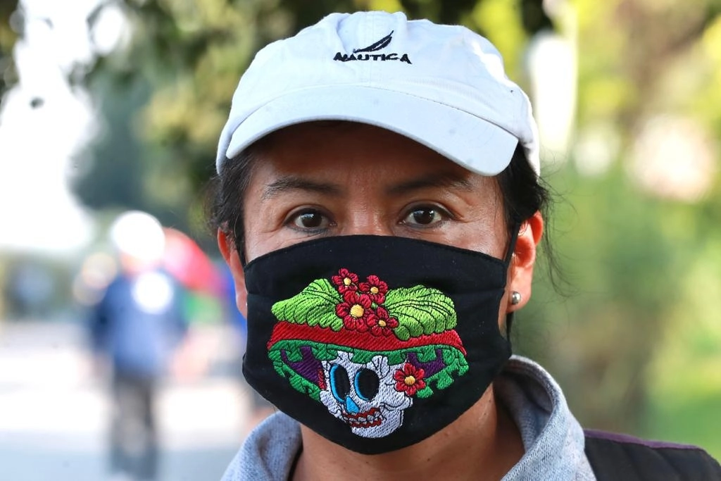 El PRI en la Cámara de Diputados propuso aplicar tasa cero del IVA a mascarillas o cubrebocas. Foto Luis Castillo / Archivo 