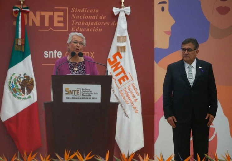 El secretario general del SNTE, Alfonso Cepeda Salas y la secretaria de Gobernación, Olga Sánchez Cordero durante la celebración del Día Internacional de la Mujer 2020, "Soy de la Generación Igualdad: Por los derechos de las mujeres". Foto Guillermo Sologuren