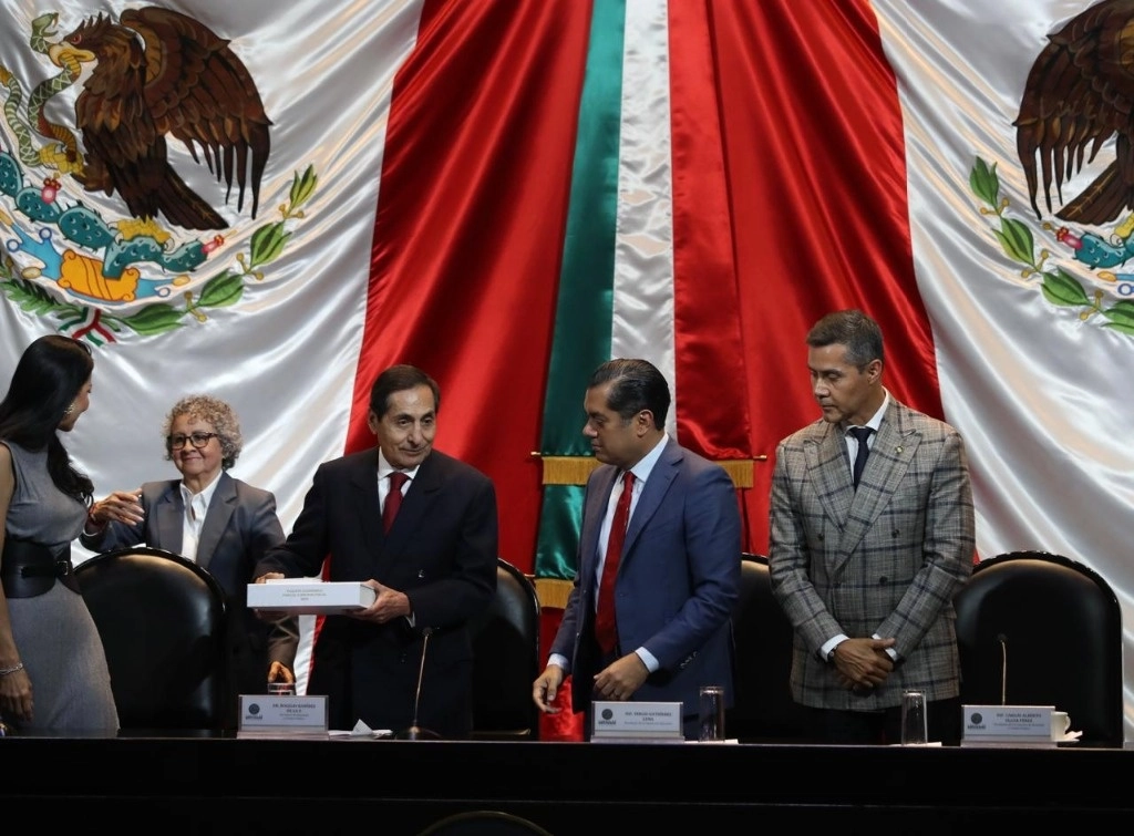 El secretario de Hacienda, Rogelio Ramírez de la O, entregó el Paquete Económico 2025 en la Cámara de Diputados, el 15 de noviembre de 2024. Foto Yazmín Ortega Cortés