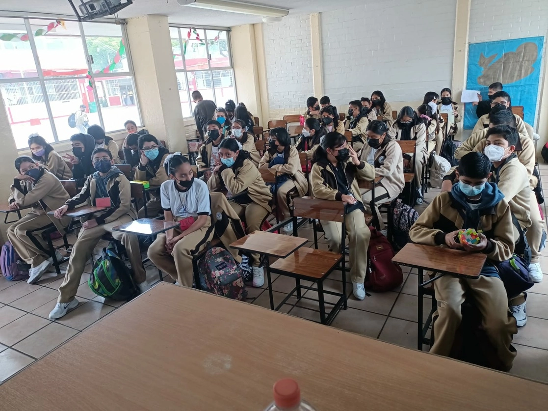 Alumnos en un salón de clases de la Escuela Secundaria Técnica 16 en la CDMX. Foto Érika Capuleño